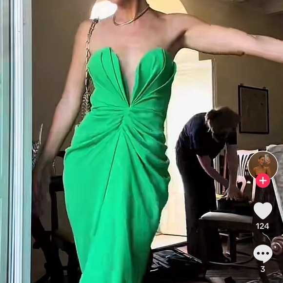 COPY - Rhea Costa Strapless green tulle-trimmed draped twill gown - Picture 4 of 4